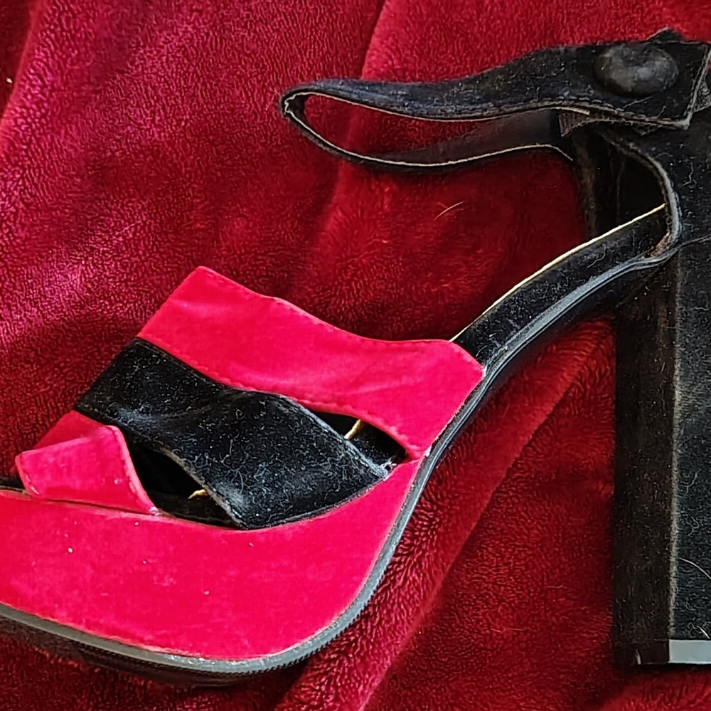 Women's M&JLJ Size 37 6.5 US. Red And Black Heels. Never Worn. - Picture 4 of 12